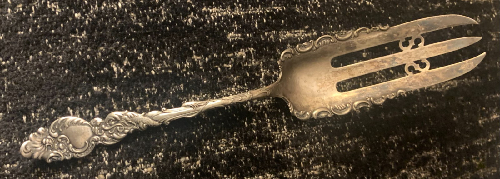Rogers? VINTAGE ANTIQUE Silverplate Cake Serving Fork 7 6/8″ Columbia