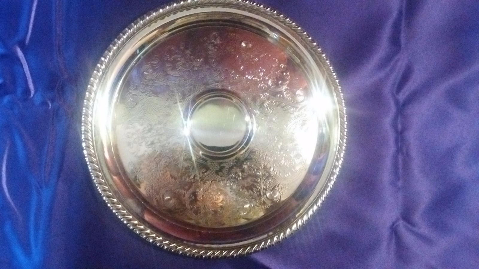 VINTAGE 10 INCH SILVER PLATED SERVING TRAY WM. ROGERS With Eagle and Star