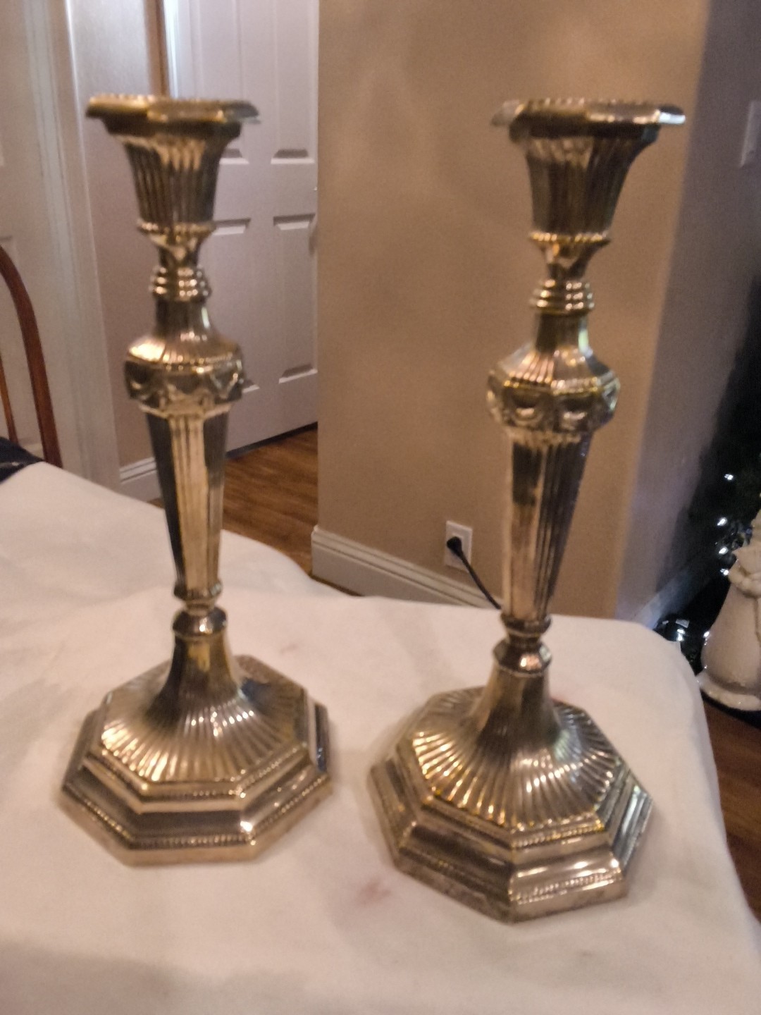 2 BOUGOIRS STYLE SILVER PLATE CANDLESTICKS STATLY ELEGANCE SOPHISTICATED L1