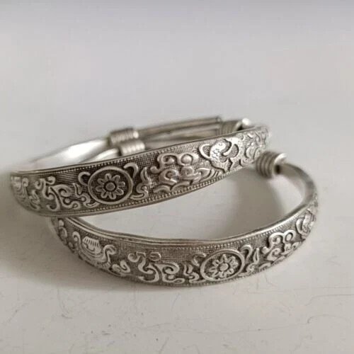 A Pair Old Chinese tibet silver handcarved Auspicious patterns Bracelets