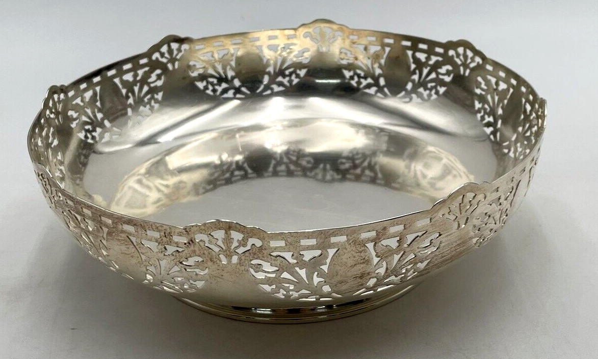 Vintage Meriden International 377 Silver Plate Bowl W/Scalloped Details 1900s