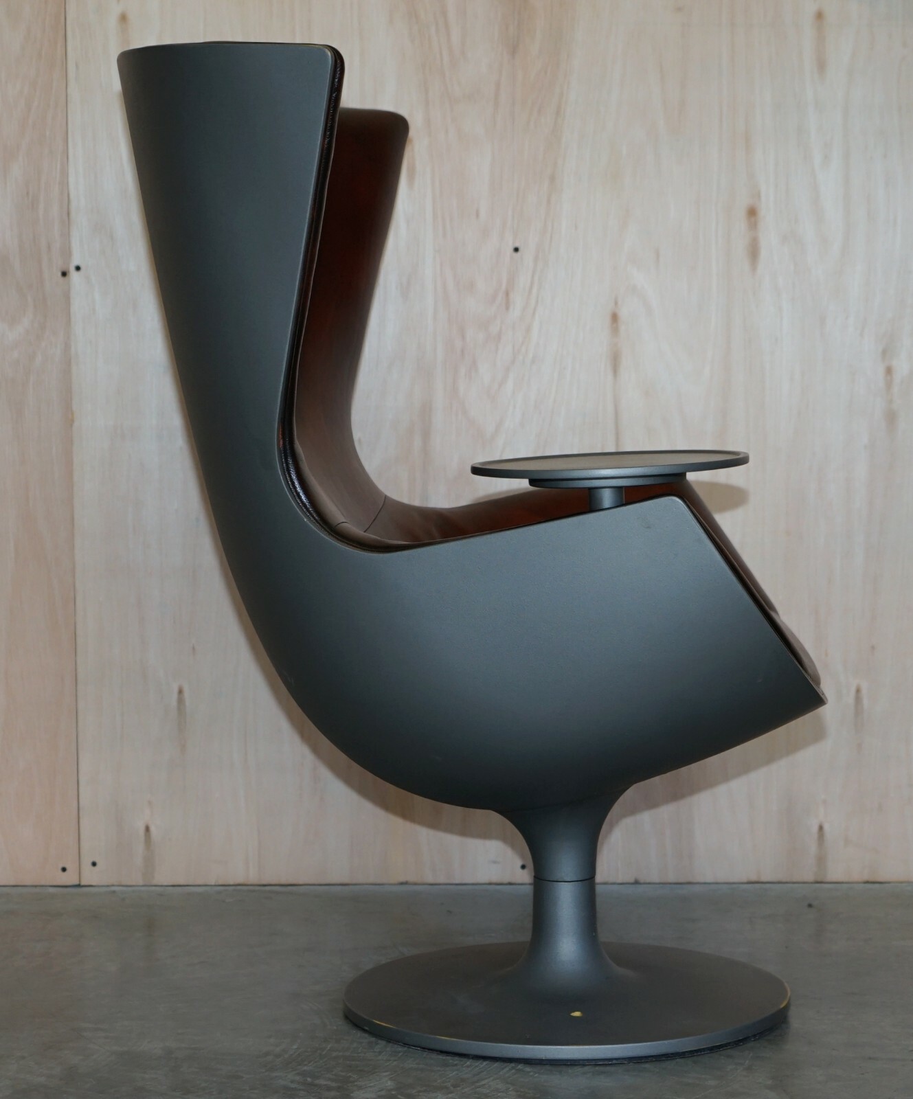 1 OF A KIND PAIR OF BROWN LEATHER PHILIPPE STARCK CASSINA EUROSTAR EGG ARMCHAIRS