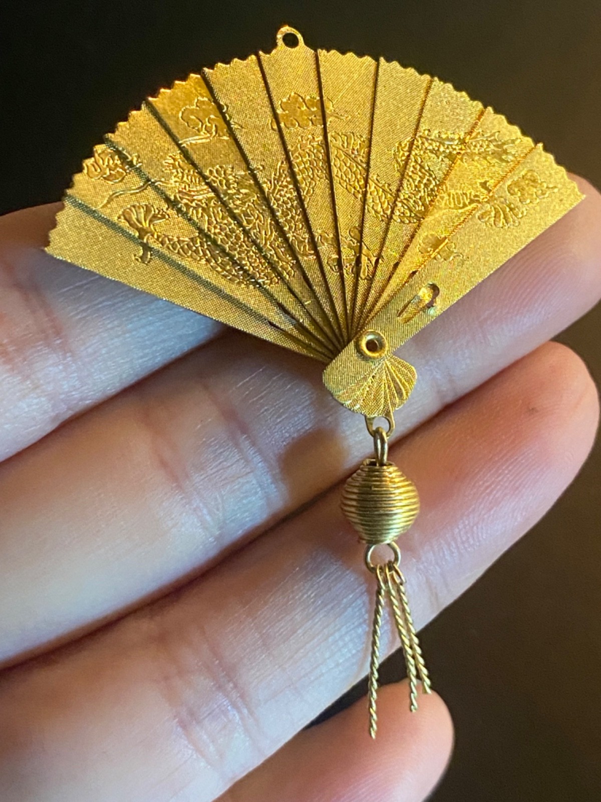 VTG Chinese Dragon Crane Bird Etched Tassel Folding Fan Gold Tone Charm Pendant