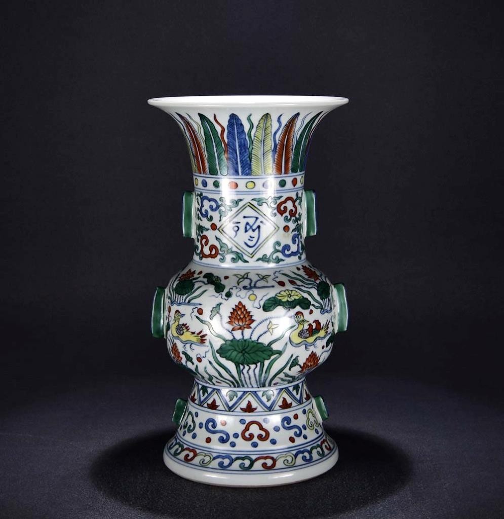 35CM Zhengde Signed Old Chinese Blue&White Wucai Vase W/louts flower U1962