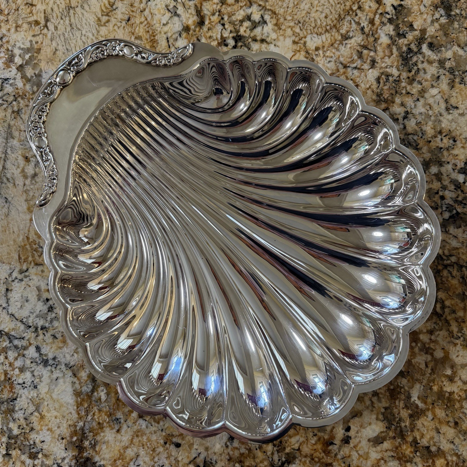 WM Rogers Scallop Shell Tray Bowl Coastal Decor 13 X 11” – Silver Plate EUC