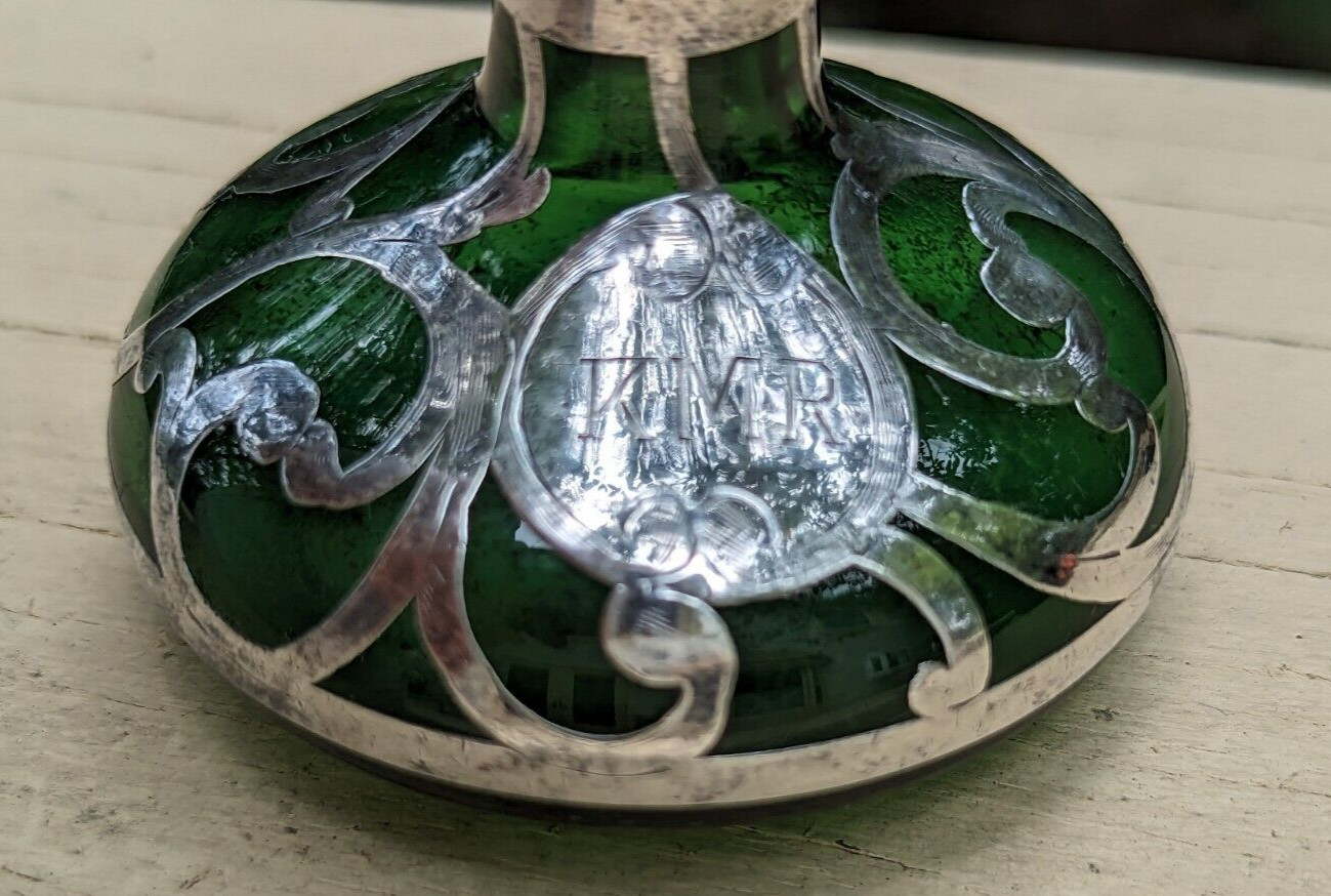 ART NOUVEAU 1900’s GREEN ART GLASS 3.25″ PERFUME BOTTLE STERLING SILVER OVERLAY
