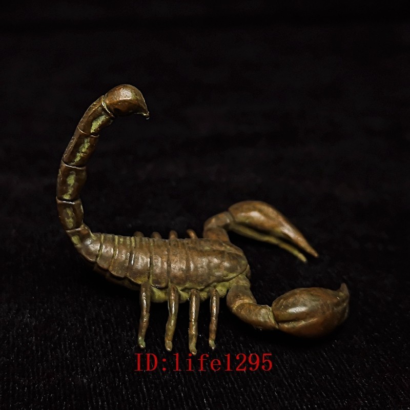 2 Inch Old Chinese Bronze Carved Charming Scorpion Pendant Decoration Collection