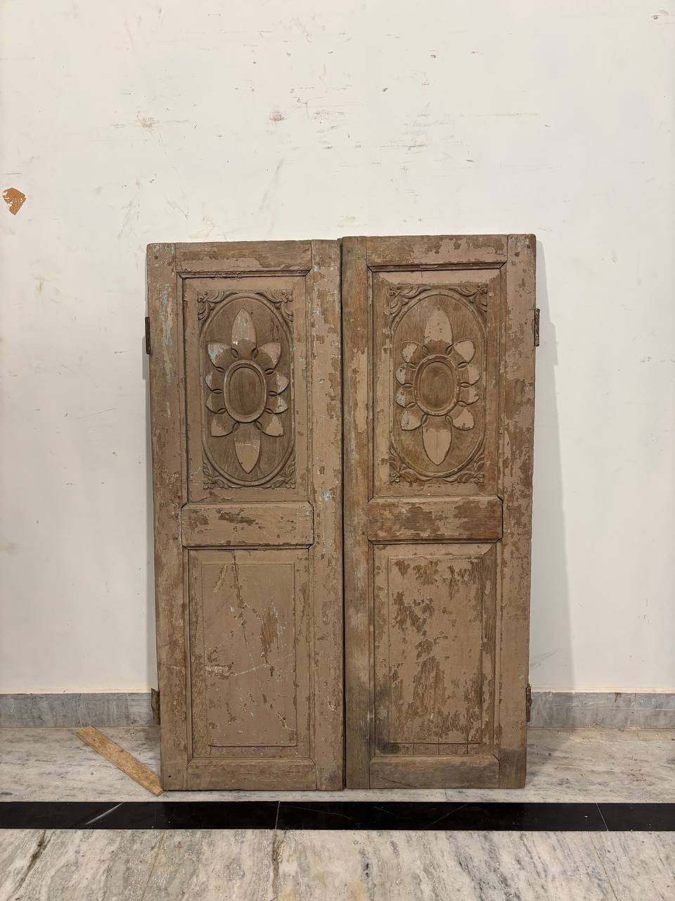Antique Hand-Carved Indian Window Frame: 19th Century Architectural Wall Decor