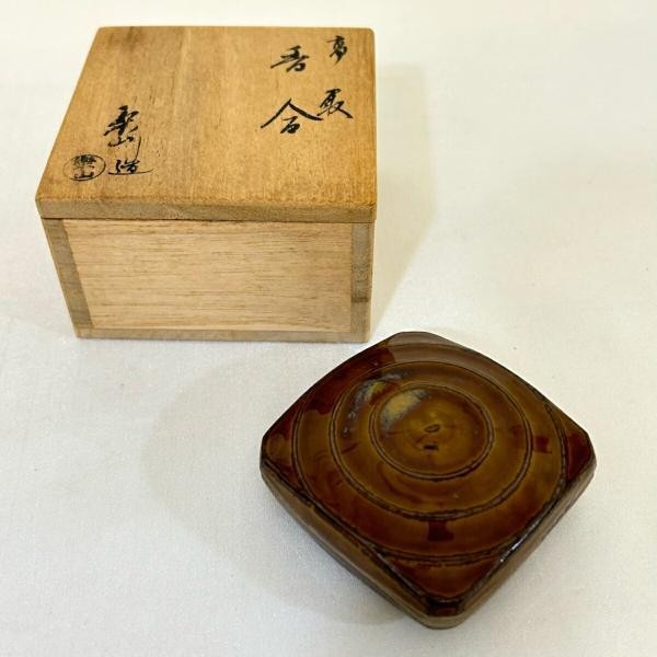 Japanese Takatori Ware Kogo Incense Container by Kamei Rakuzan Miraku Kiln