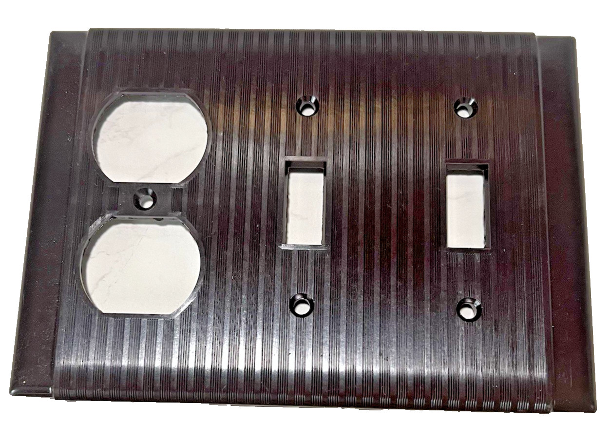 Vtg DARK BROWN RIBBED BAKELITE 3 GANG SWITCH & OUTLET WALL PLATE *NEW OLD STOCK