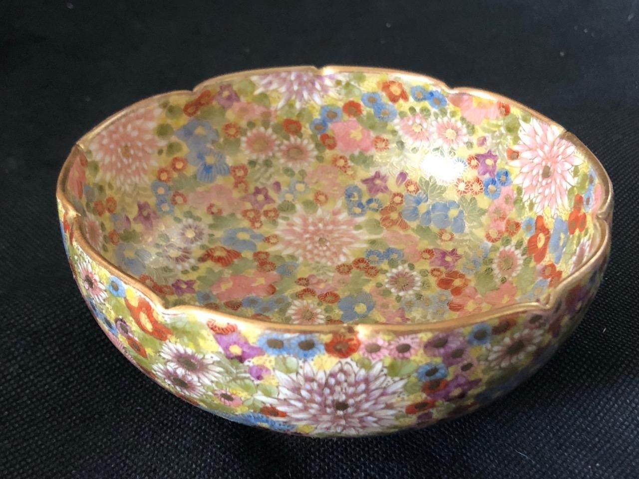 GOOD ANTIQUE JAPANESE MEIJI SATSUMA PORCELAIN HAND PAINTED MILLEFLEUR BOWL.