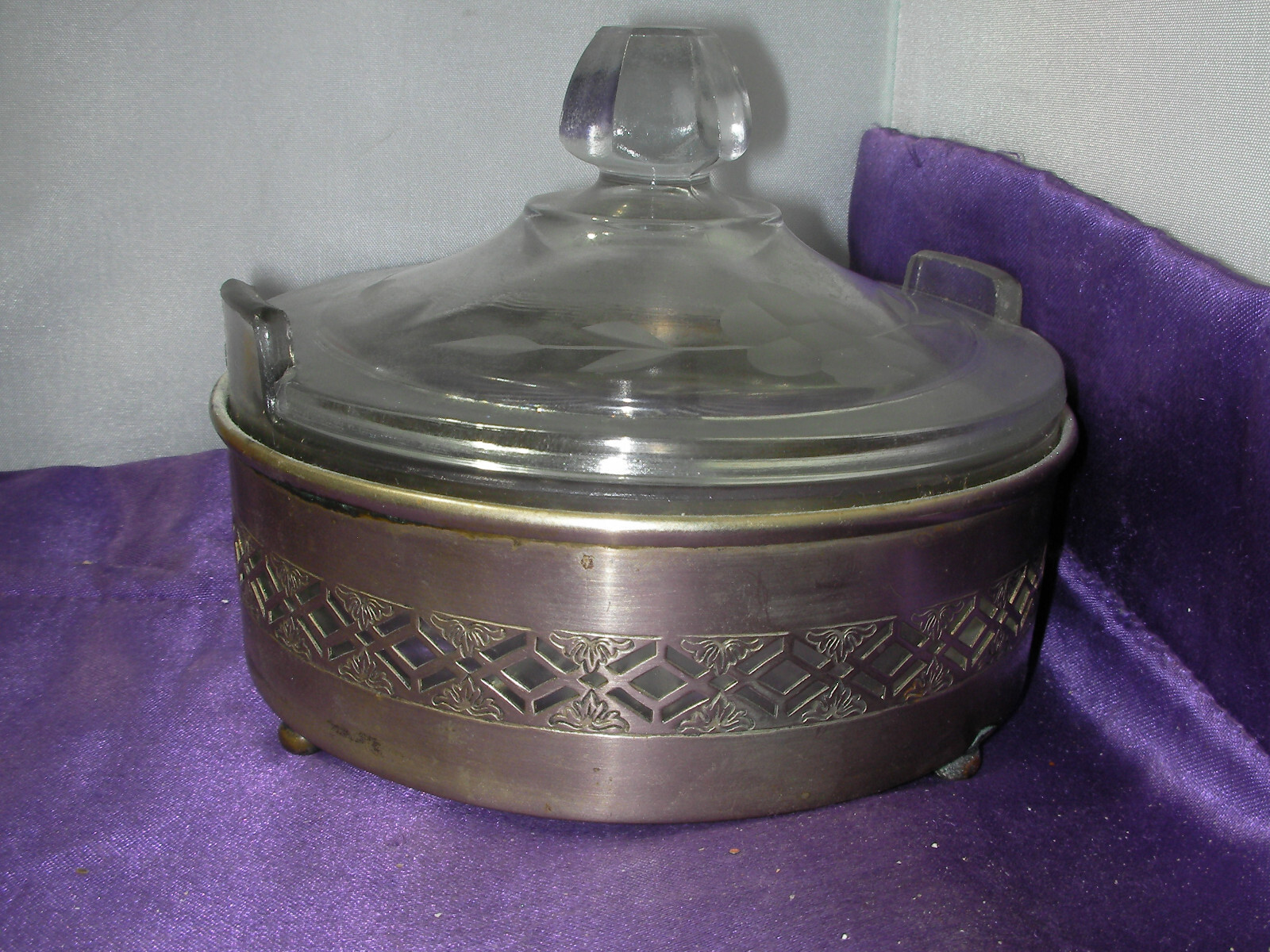 EPNS P&B Unique Vintage Silverplated Footed Powder Makeup Cut frosted Glass Dish