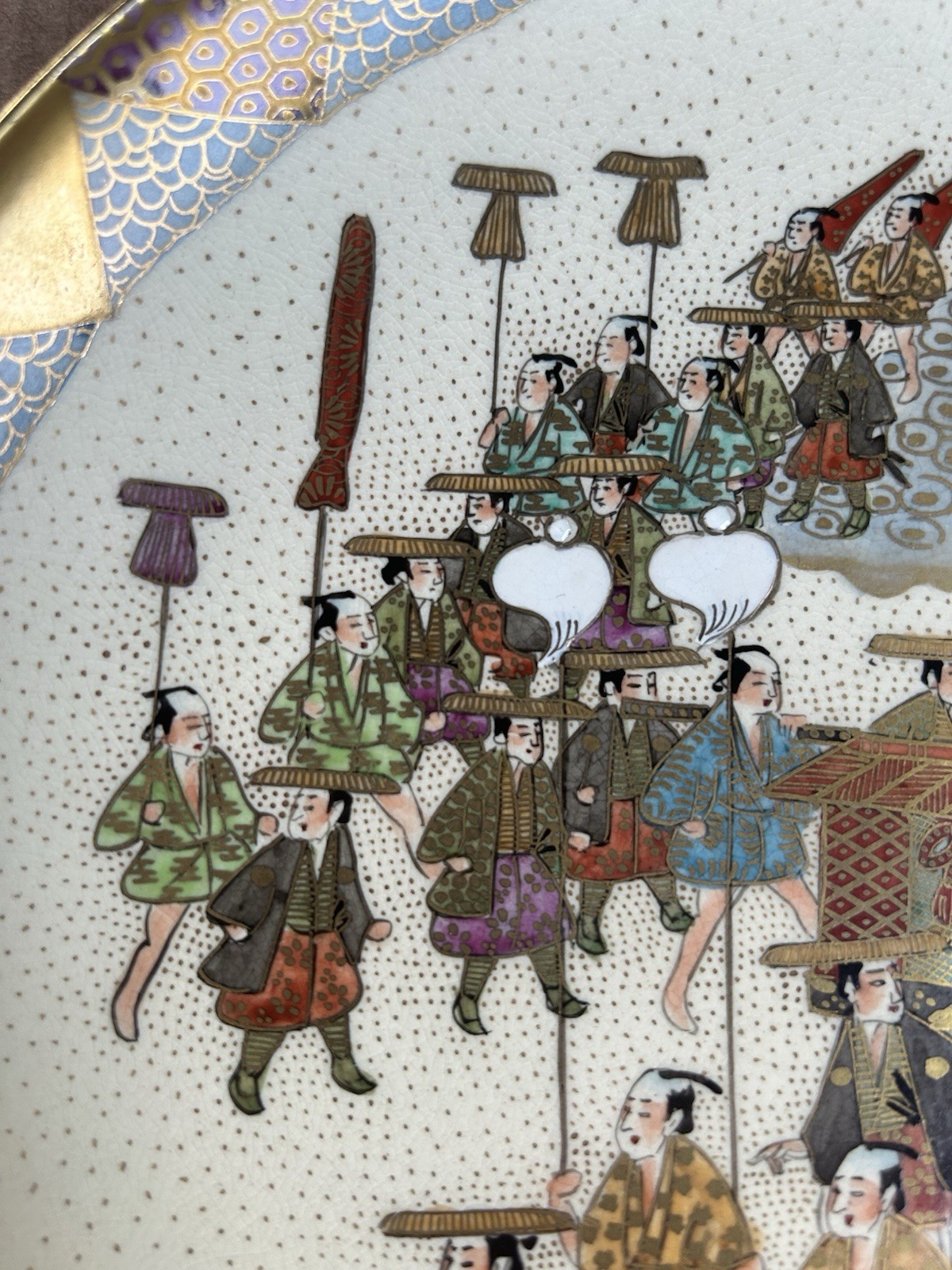 A FINE JAPANESE MEIJI PERIOD PROCESSIONAL SATSUMA PLATE