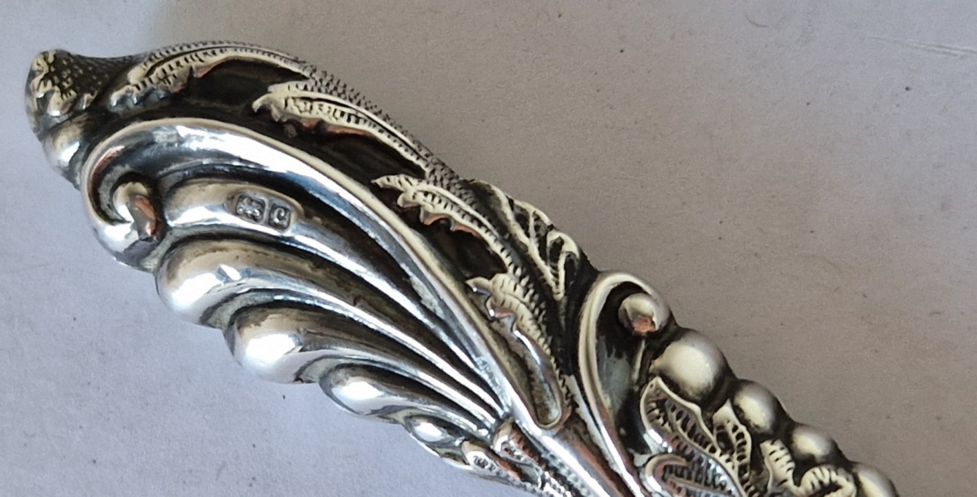 ANTIQUE SILVER BUTTON HOOK HANDLE WAVES & ACANTHUS LEAVES William Devenport 1902