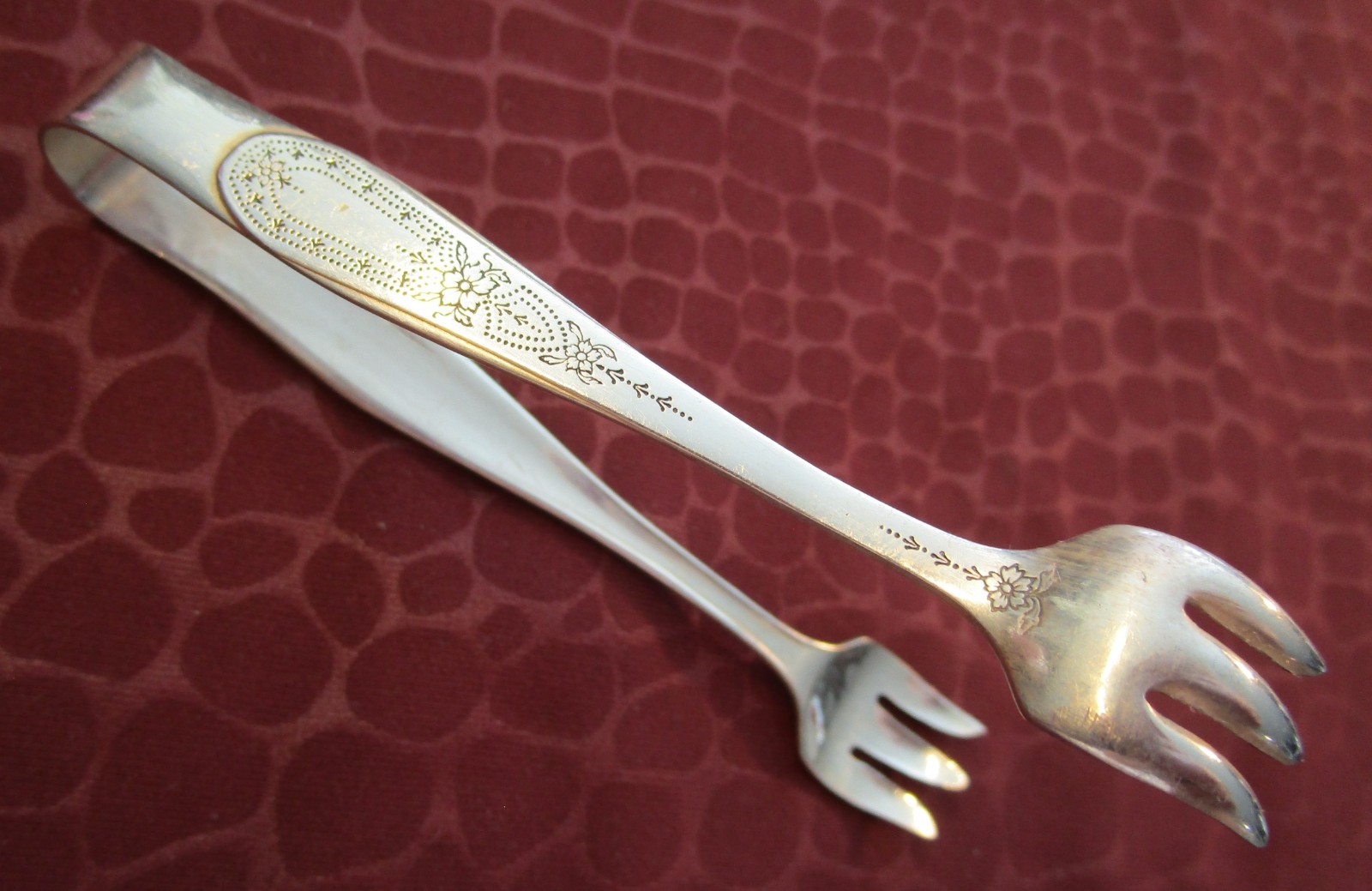 PAUL REVERE 1927 Antique Silverplate Sugar Tong No Monograms sw