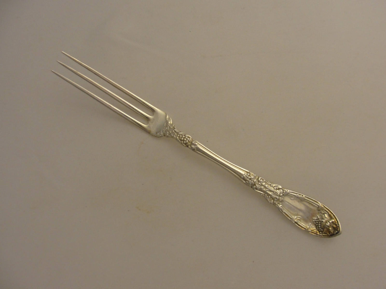ANTIQUE ORNATE 1908 LA VIGNE SILVER PLATE STRAWBERRY FORK LOT *10