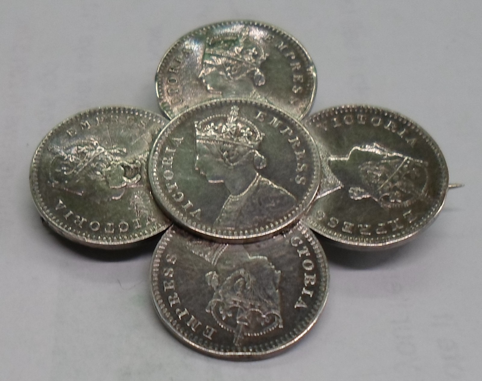 5 , 1895 TWO ANNAS , GRADE 917 SILVER COIN BROOCH, USED
