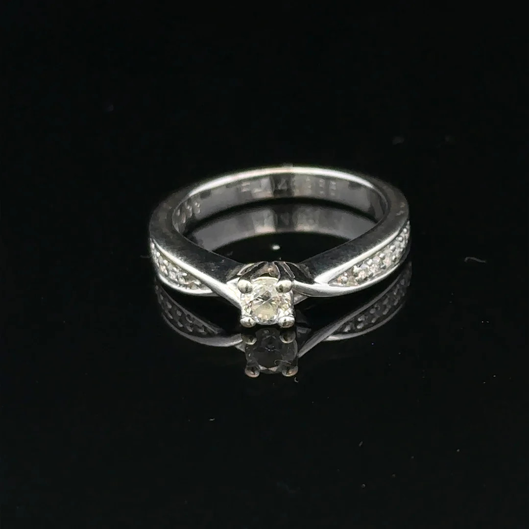 18ct white gold 1/3 caret diamond ring size J