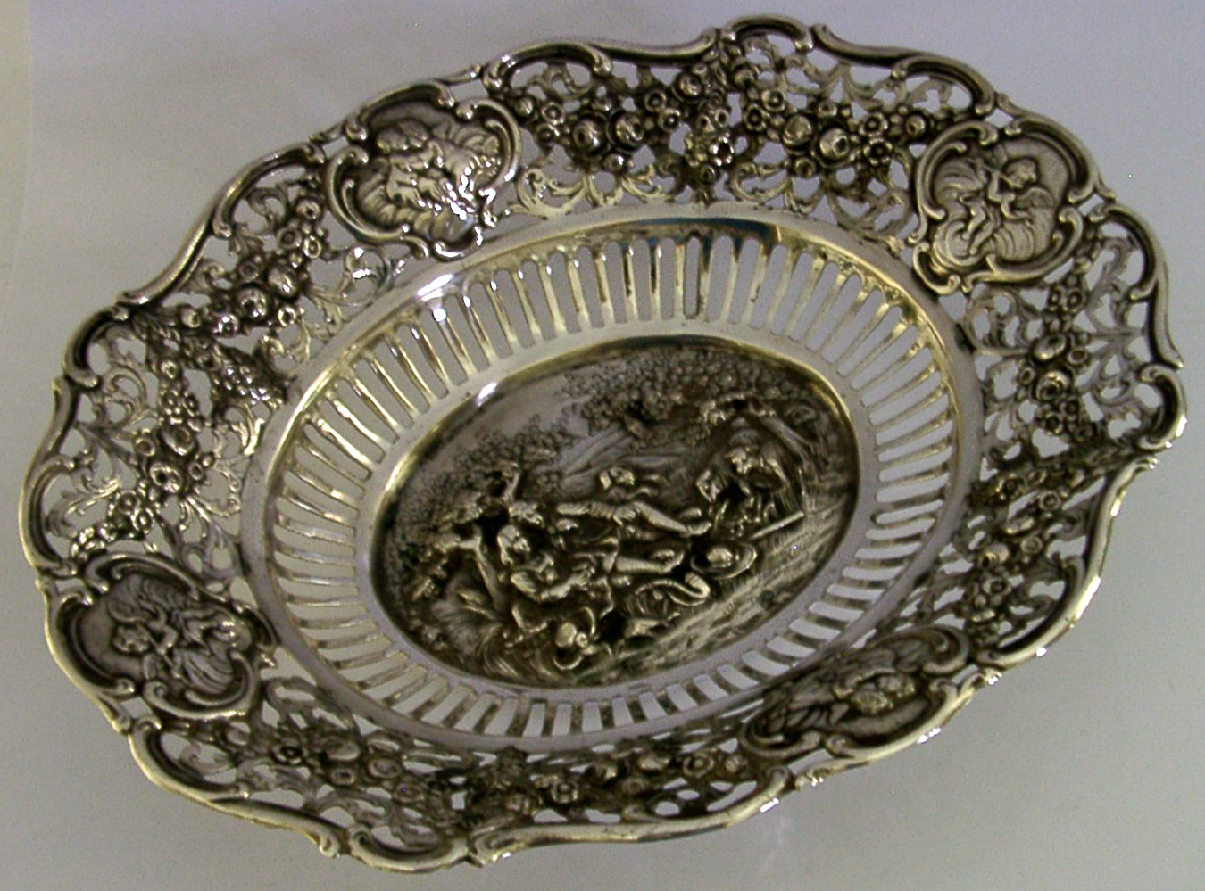 LARGE 228g HEAVY SOLID SILVER ROMANTIC SCENE 9 inch DISH BOWL 1985