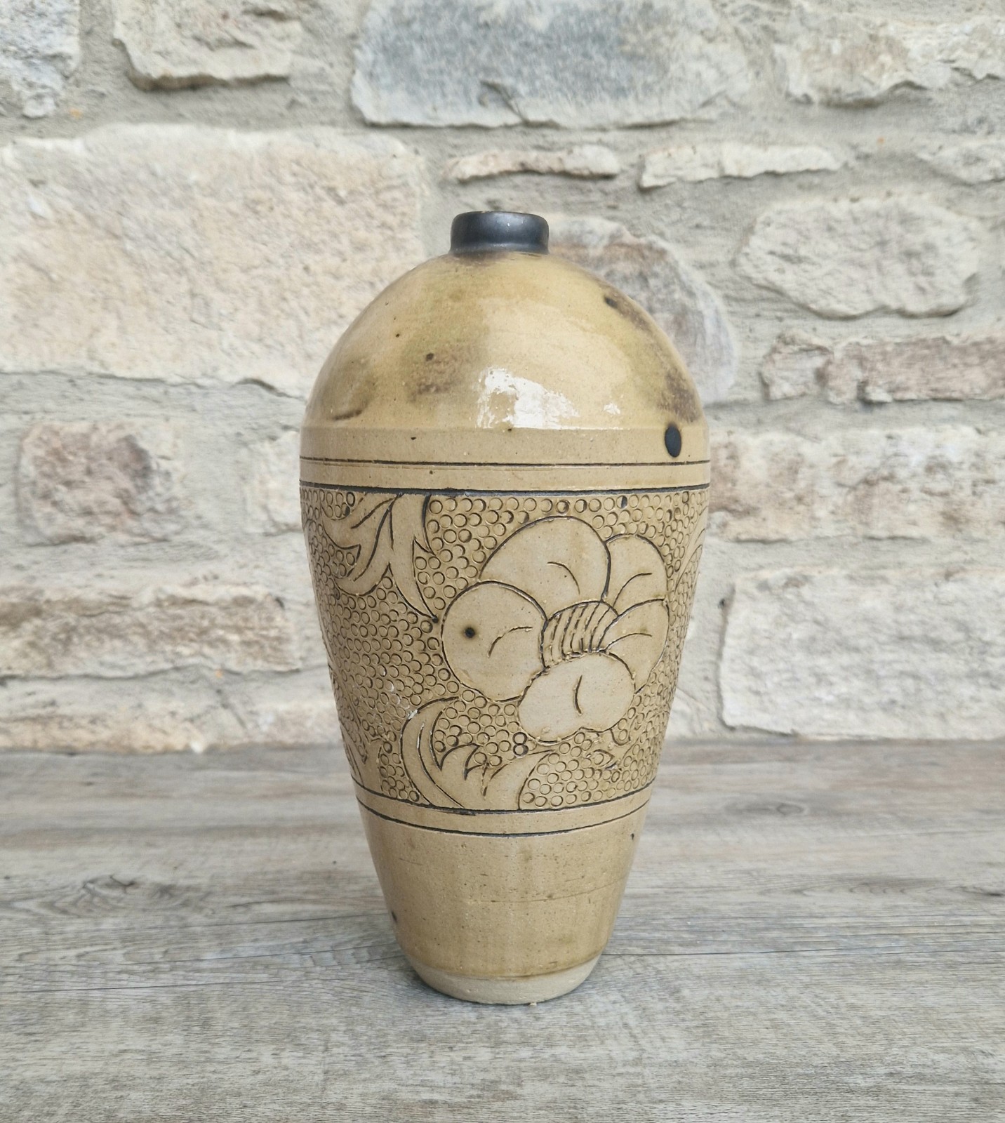 Large Chinese Cizhou Ware Meiping Style Stoneware Vase Incised Floral Design