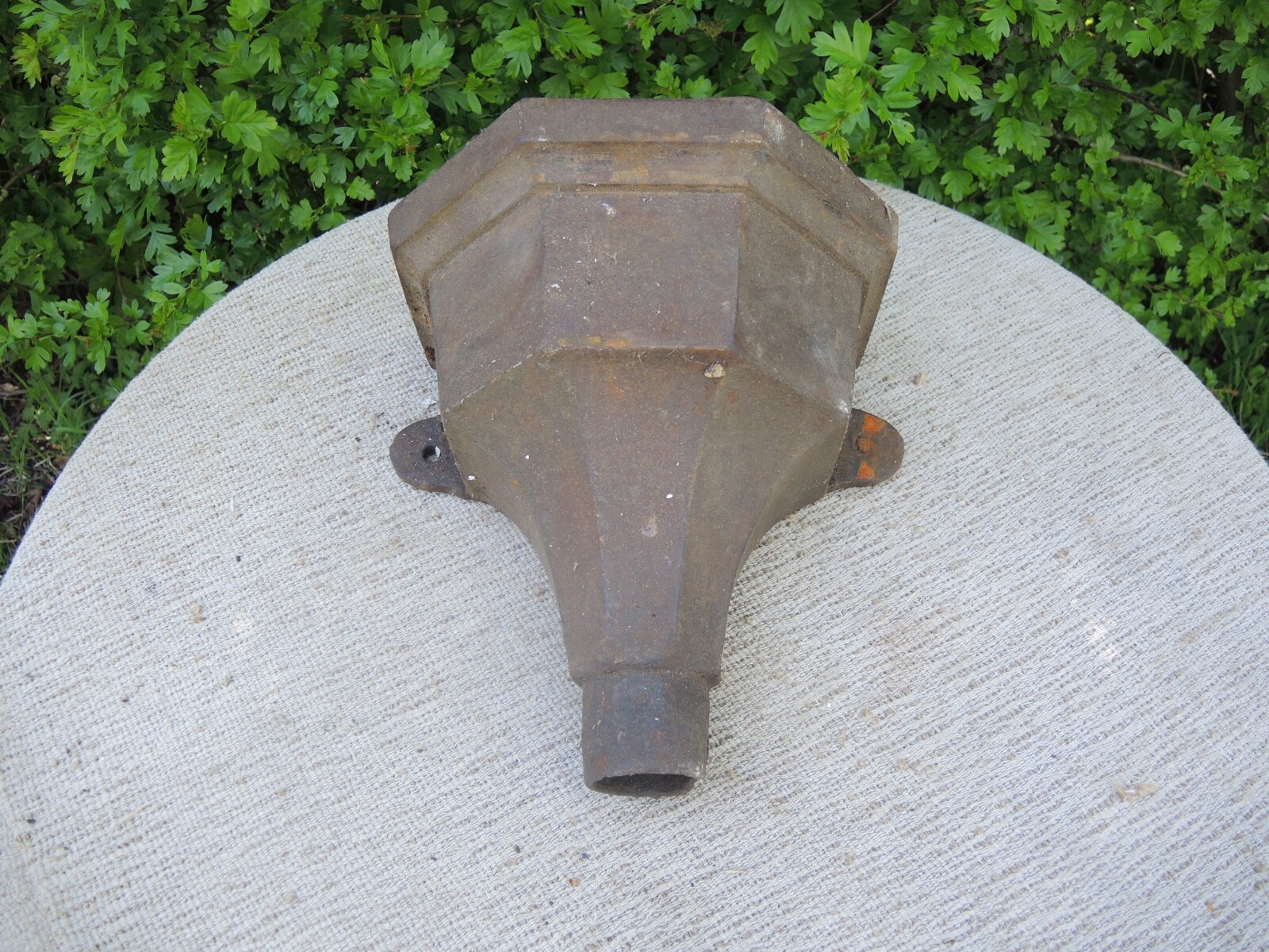 Antique Cast Iron Rain Hopper Garden Planter Wall Planter 24 cm high (361)