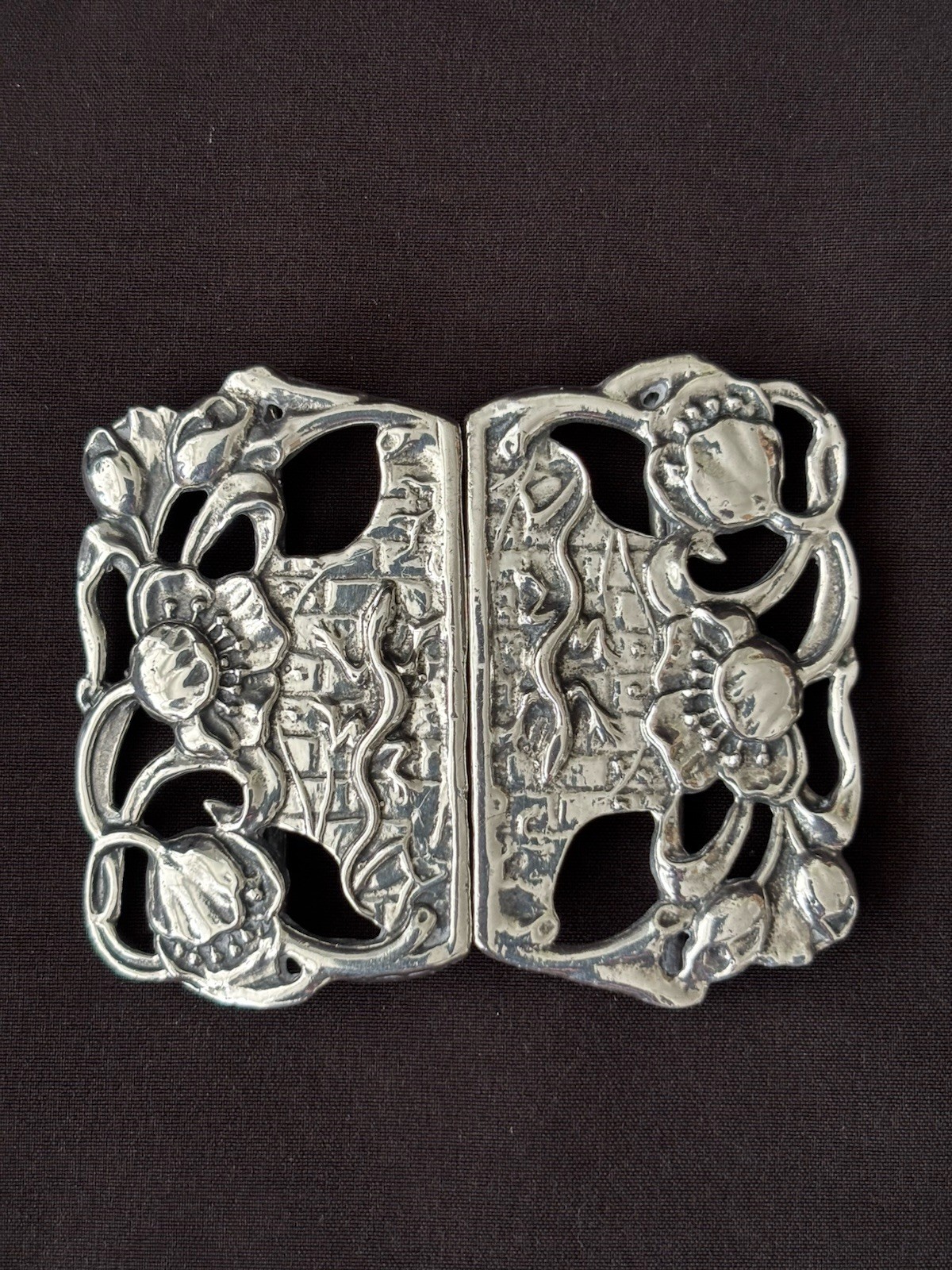 solid silver nurses Belt Buckle. With Flowers & Lizards. Birmingham 1987. P.M.L.