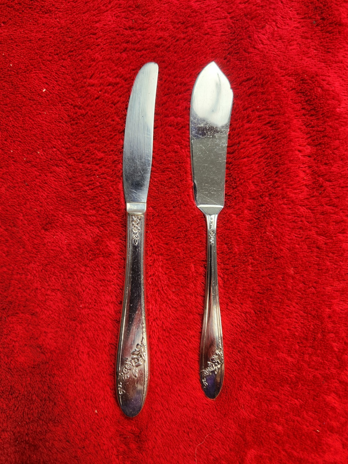 Vintage Oneida Community Tudor Plate Queen Bess II Butter Knife & Dinner Knife