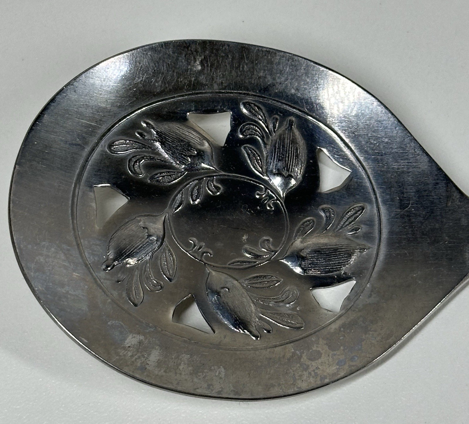 Leonard Italy Silver Plated Round Slotted Serving Spoon 8 1/2” long