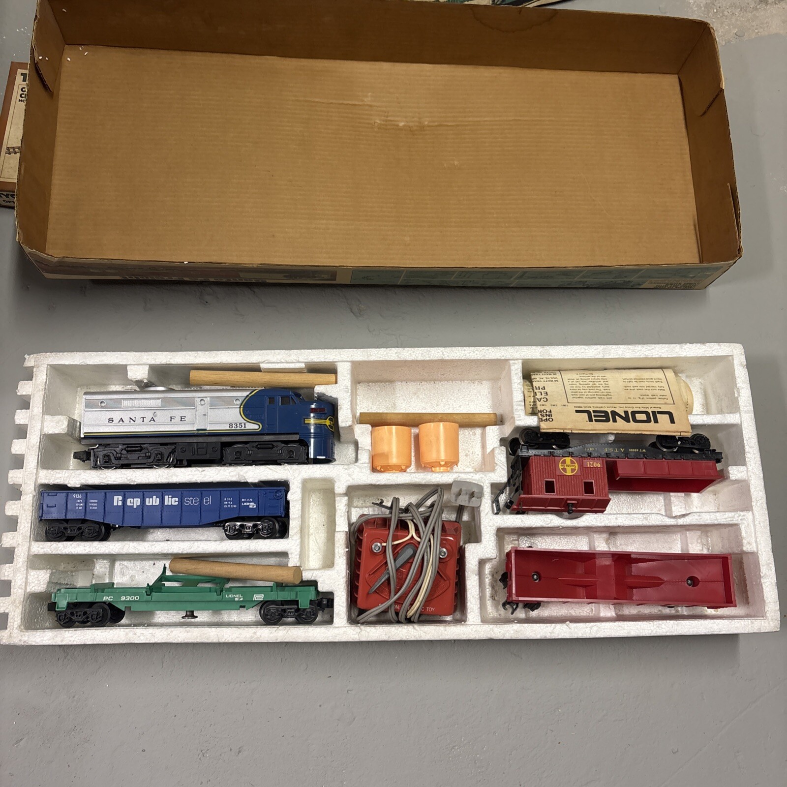 Lionel Santa Fe Freight A Complete 027 Gauge Electric Train Ser With Working Hea