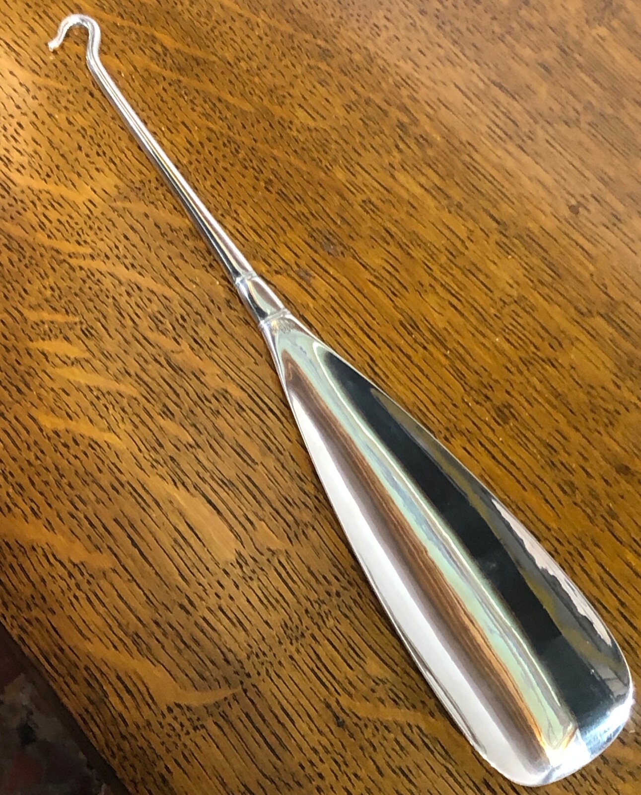Good quality chinese export silver show horn and button hook