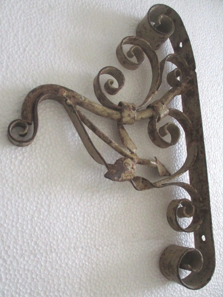 ANTIQUE RARE UNUSUAL WALL BRACKET FOR TRADE SIGN FINE DESIGN