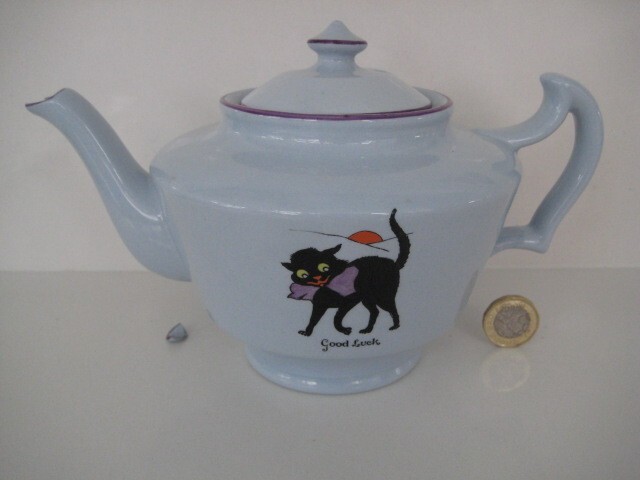 1922 ANTIQUE ARCADIAN CRESTED GOOD LUCK BLACK CAT BLUE TEAPOT NO CREST DAMAGED
