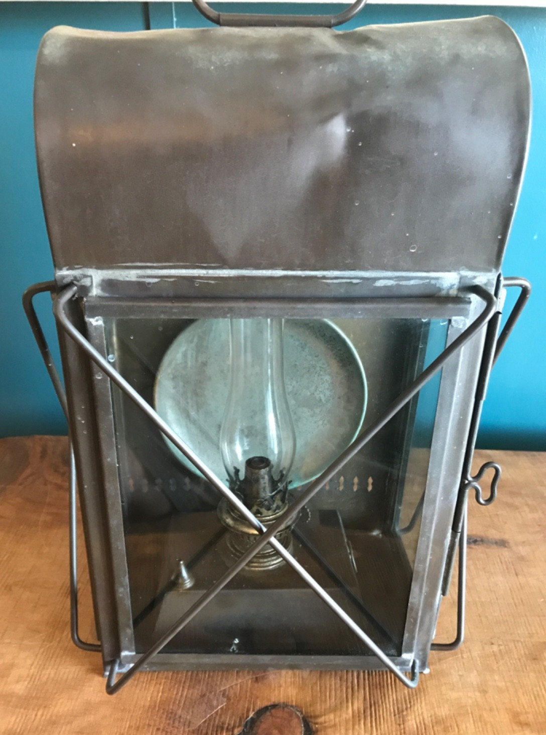 TUNG WOO NAV. LT. MFY. Ship/Nautical Bulkhead Engine Room Wall Lamp/Lantern