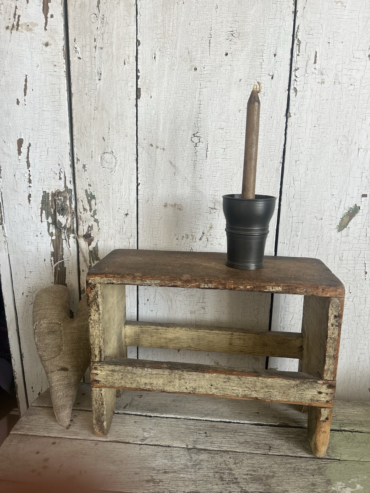 AAFA ANTIQUE PRIMITIVE FOLK ART WOOD MUSTARD CREAM STOOL RISER