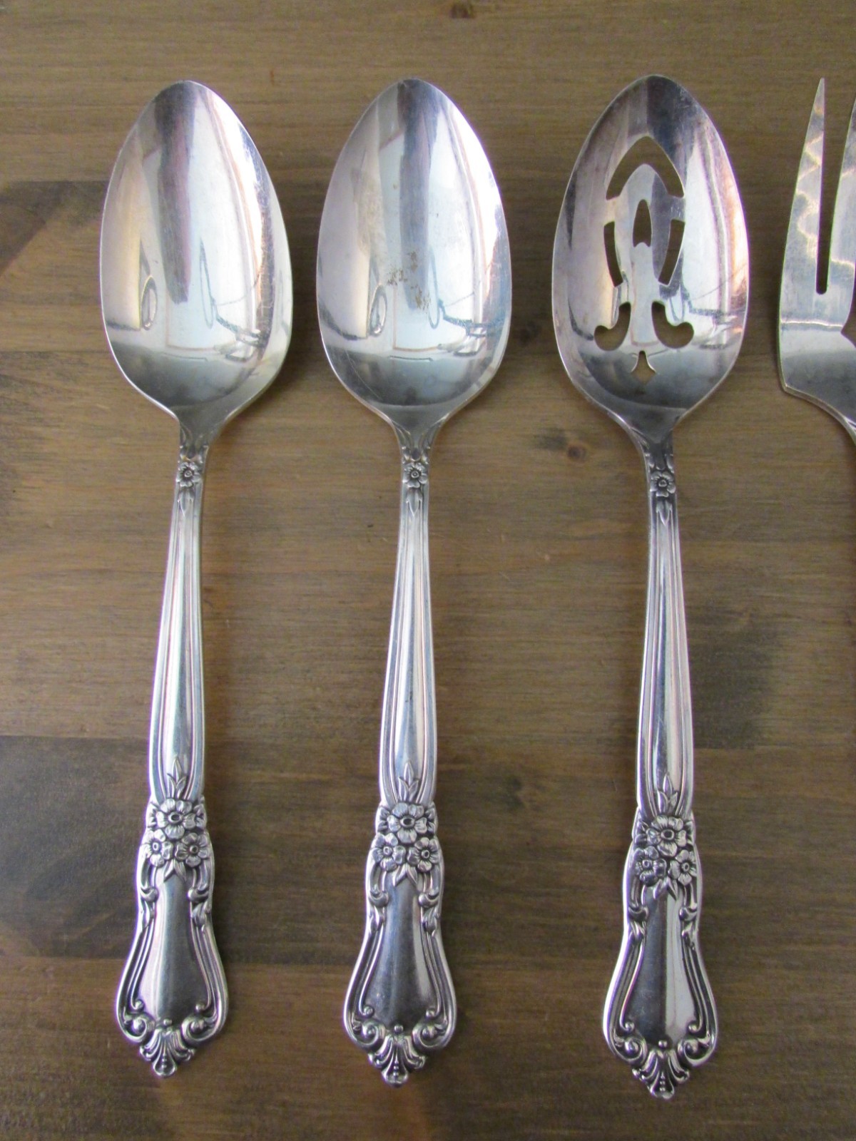 Wm A Rogers VALLEY ROSE Oneida Silverplate Vintage 1956-1974 6 Serving Pieces