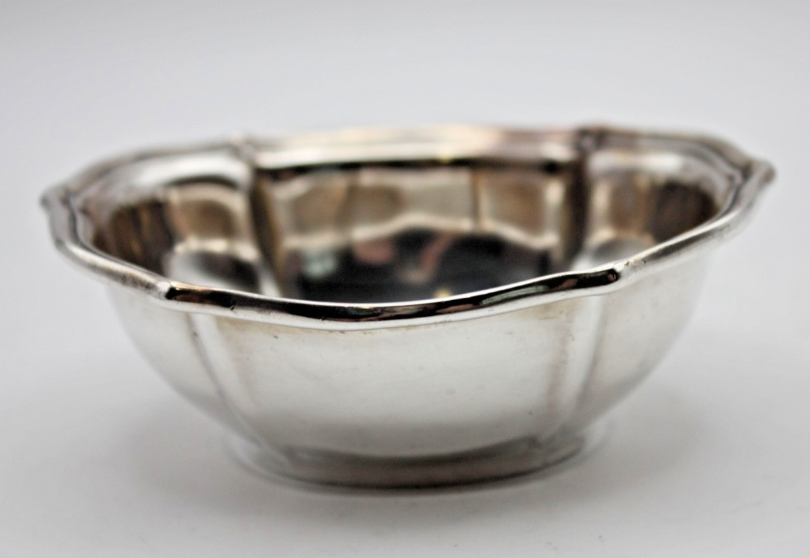 Hallmarked Sterling Silver Nut Bowl Salt Finger Dish 40 grams No 1070