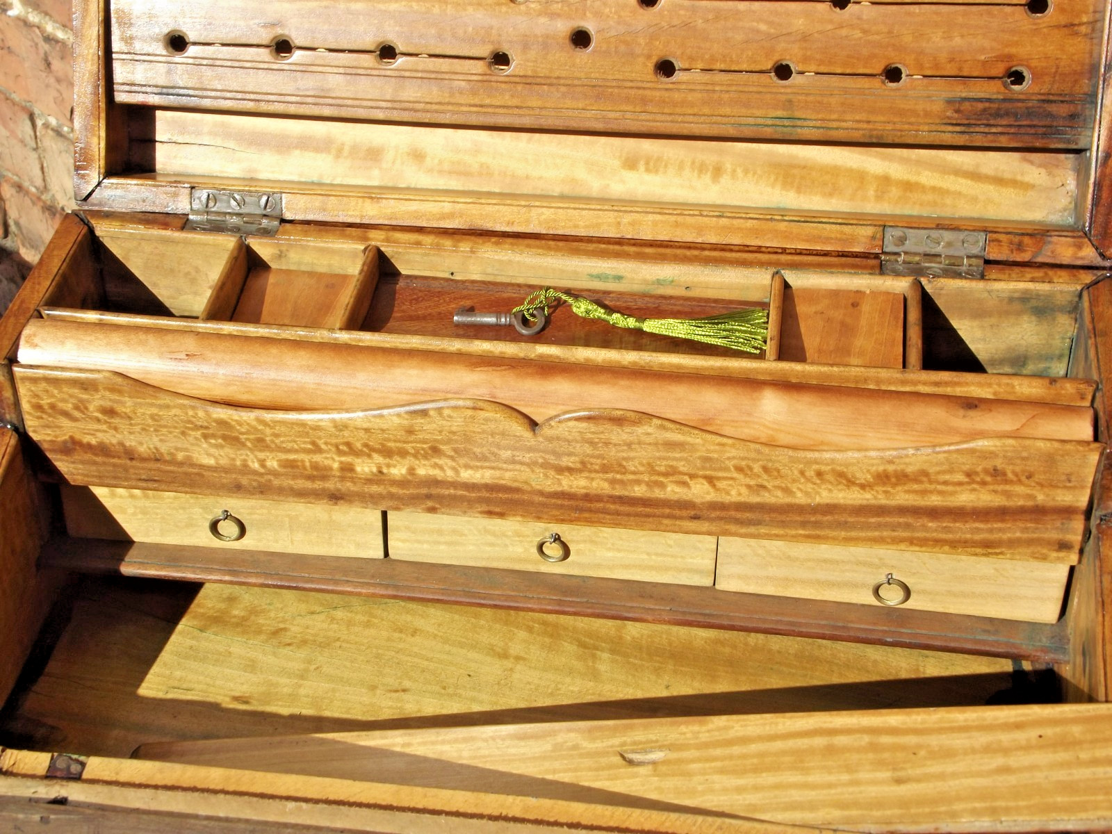 Interesting three-fold Writing Slope with ruler two types of secret compartments