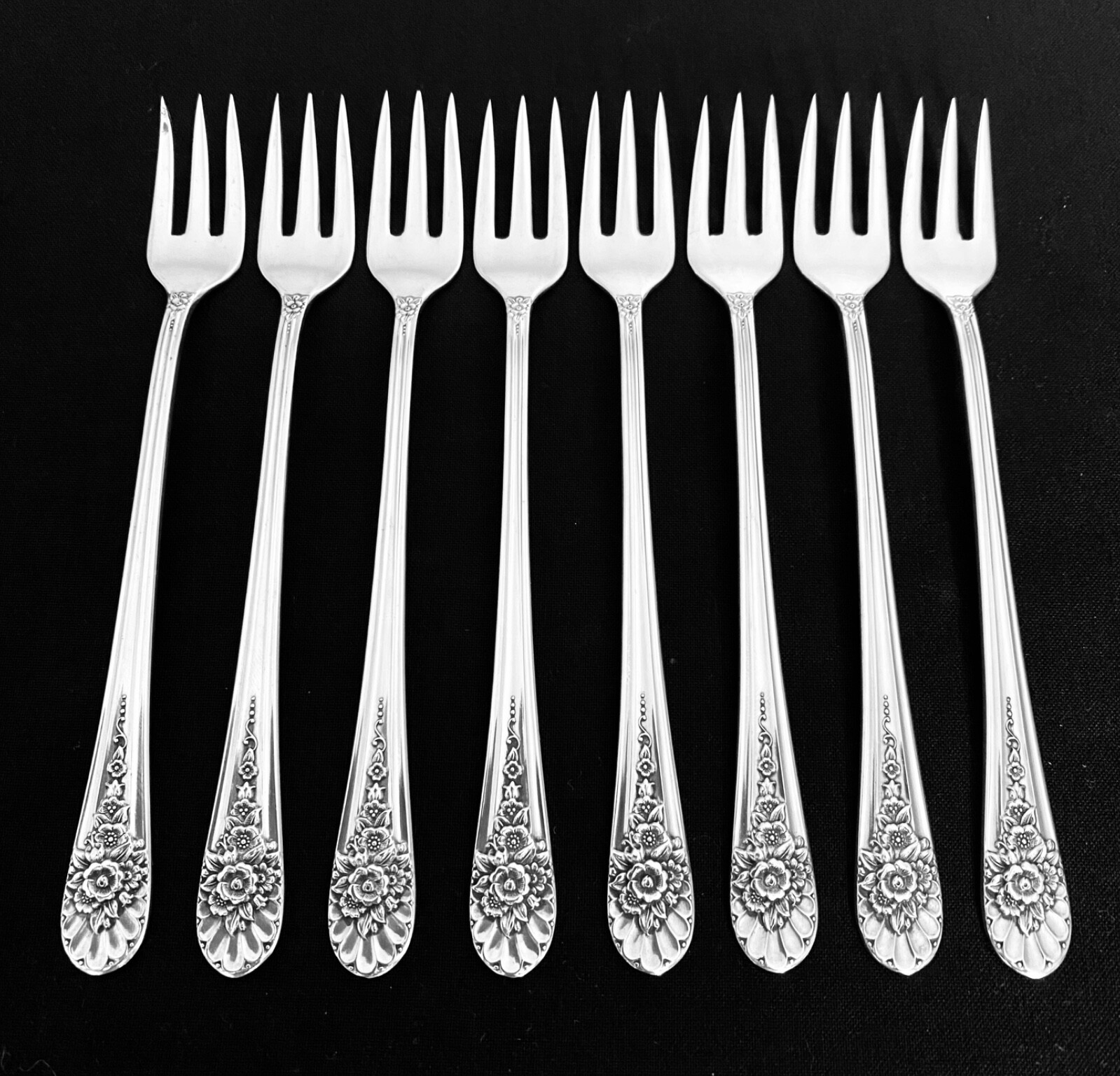 1953 JUBILEE WM ROGERS INTERNATIONAL SET OF 8 COCKTAIL SEAFOOD FORKS 5 1/2″ HTF