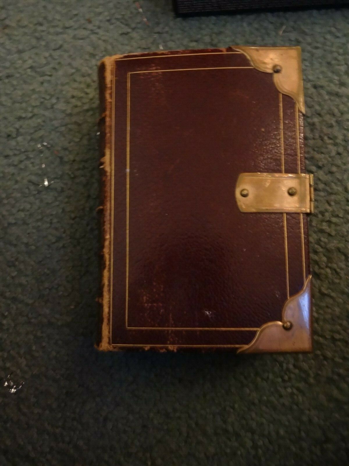 VINTAGE 1875 HOLY BIBLE BRASS CORNERS AND CLASP GORGEOUS HIS MAJESTY LONDON