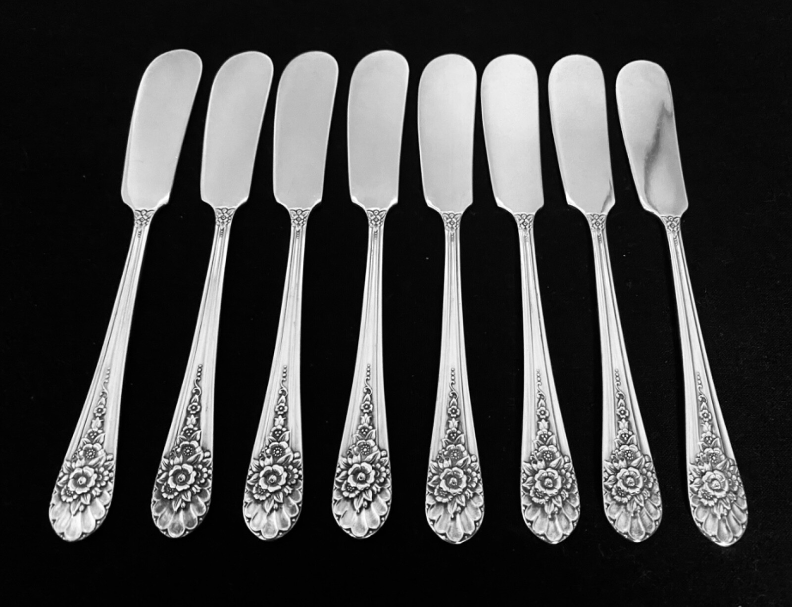 1953 JUBILEE WM ROGERS INTERNATIONAL SET OF 8 FLAT HANDLE BUTTER SPREADERS HTF