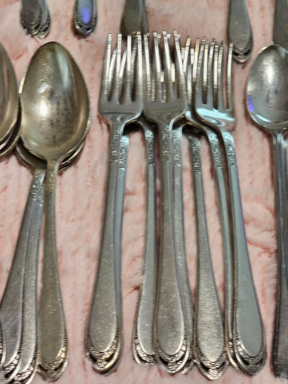 Silverware 44 Pcs Set -1847 ROGERS INTL silverplate LOVELACE pattern- Antq.