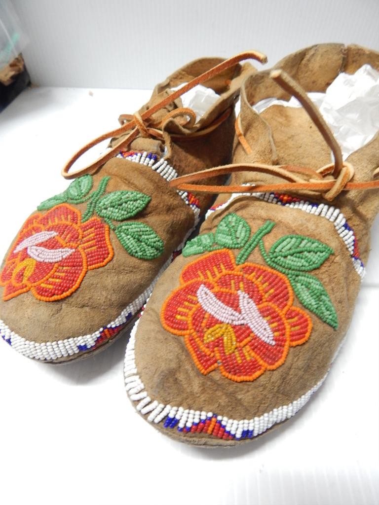 ANTIQUE c.1900-20s MONTANA CROW INDIAN FLORAL BEADED MOCCASINS – xlnt condition