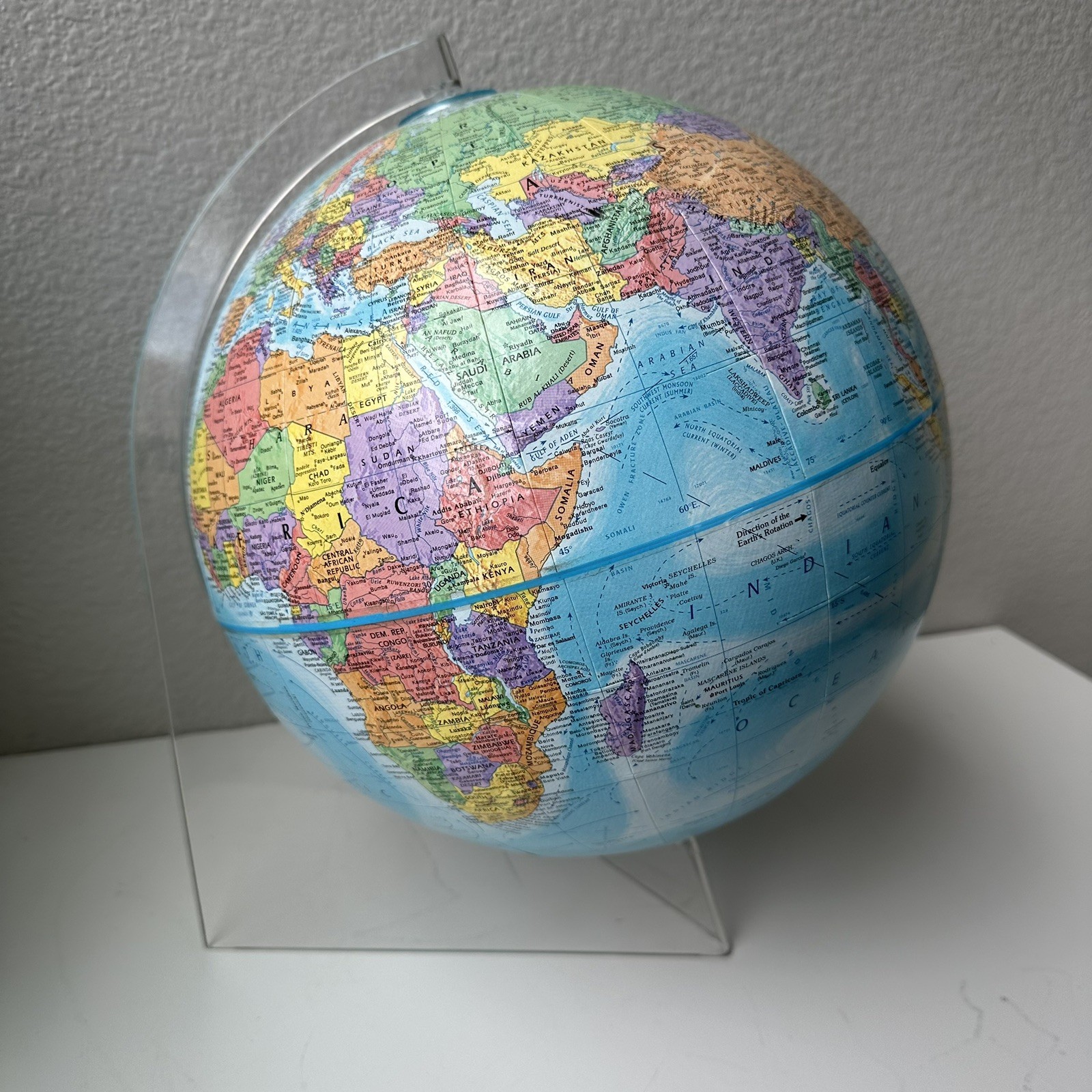 Vintage GlobeMaster 12 Inch Globe w/ Clear Lucite Base MCM Floating