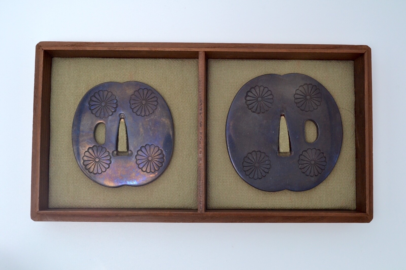 Tsuba Daisho set Japanese antique Shakudo chrysanthemum family crests Edo era
