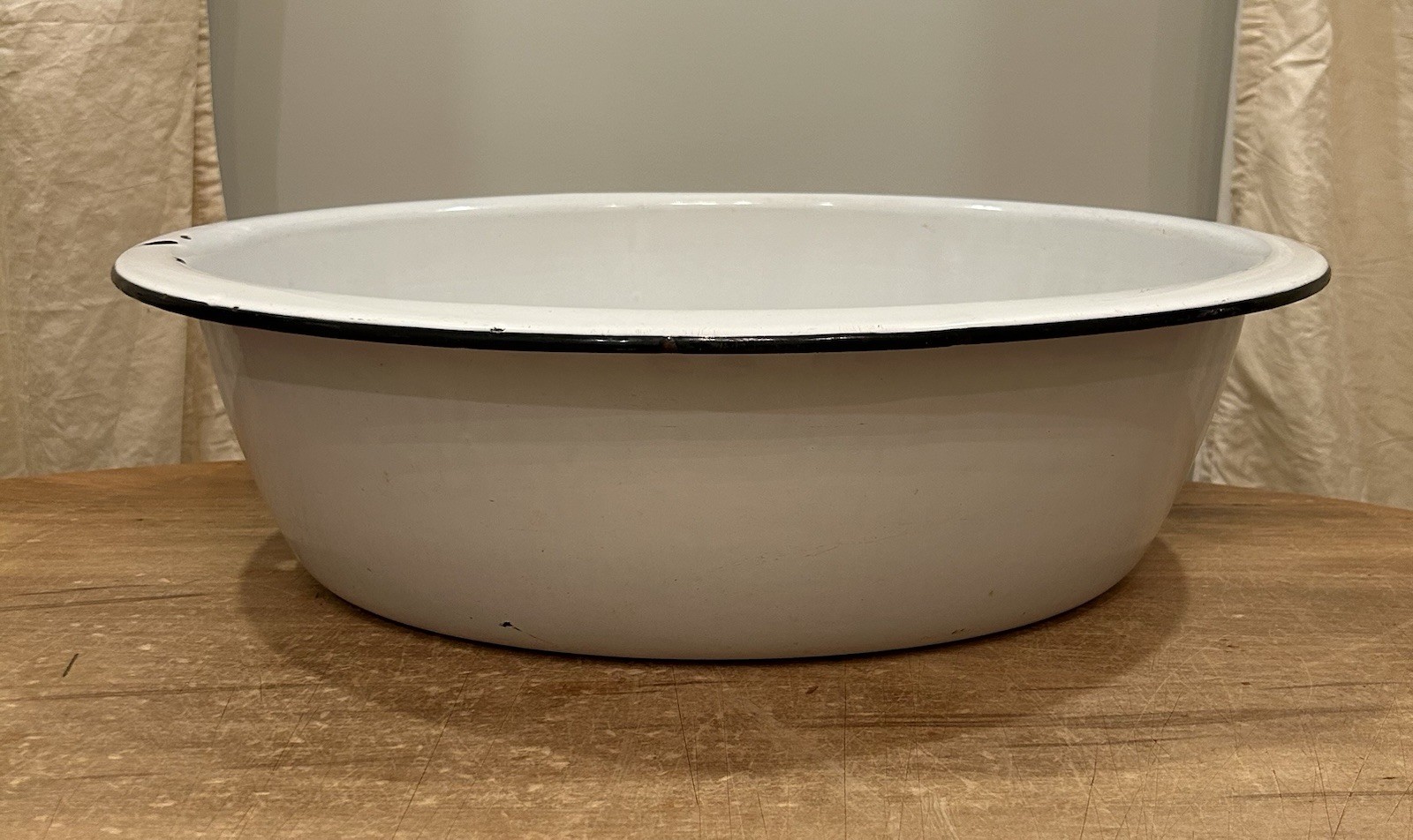 Antique Vintage Enamelware Baby Bath Tub Oval Wash Bowl 21 x 16.5 x 6 Black Rim