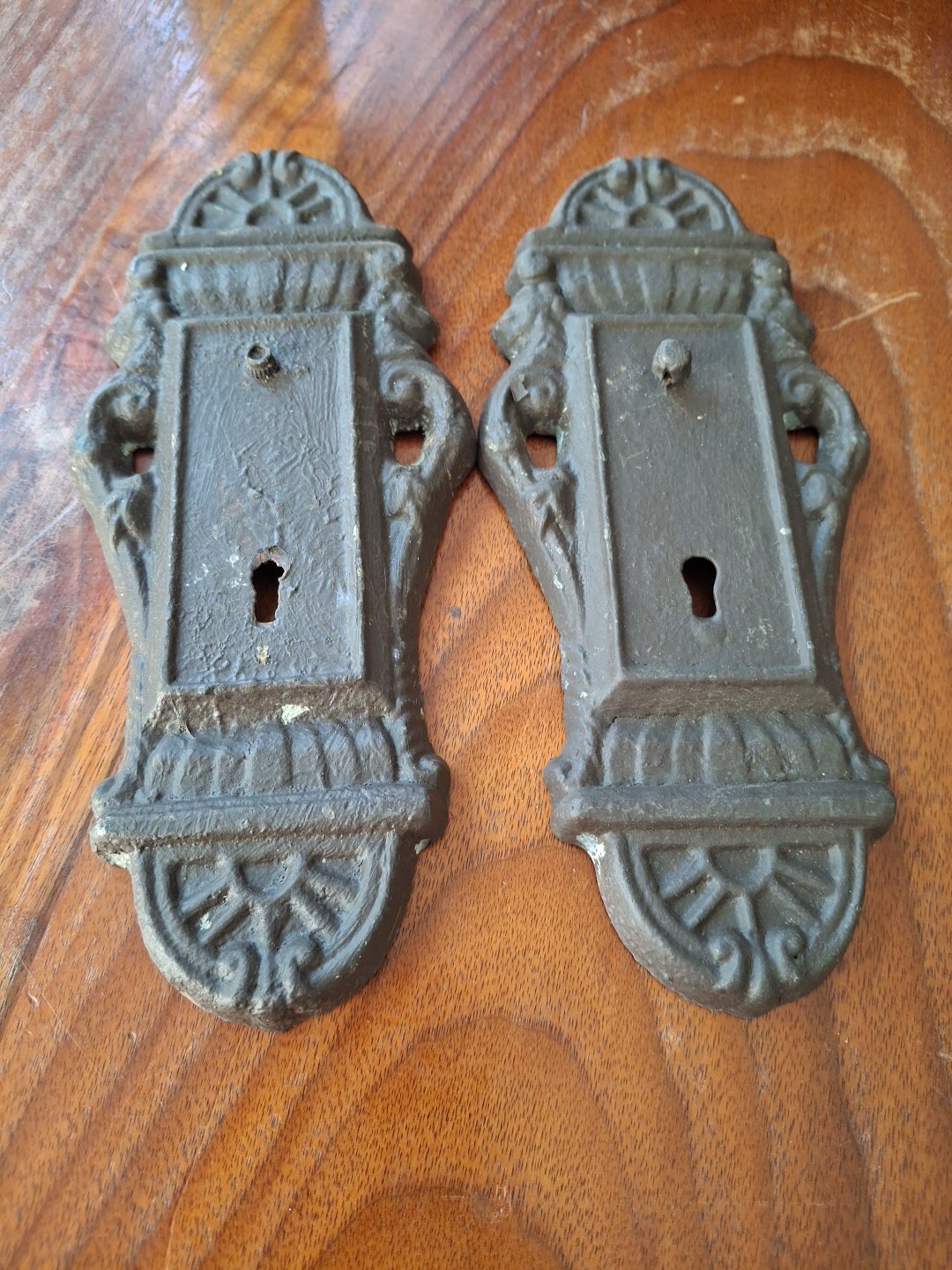 (2) Cast Iron BlackOrnate Decorative Ornate Wall Door Knob Plate W/Keyhole Decor
