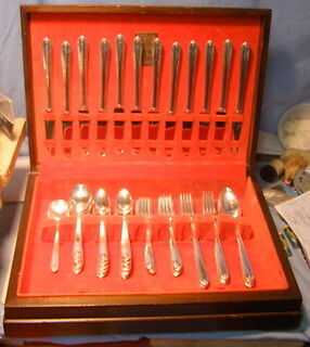 ** Vintage – HEIRLOOM – SILVER-PLATE SET – Service for 12 w CHEST – LONGCHAMPS *