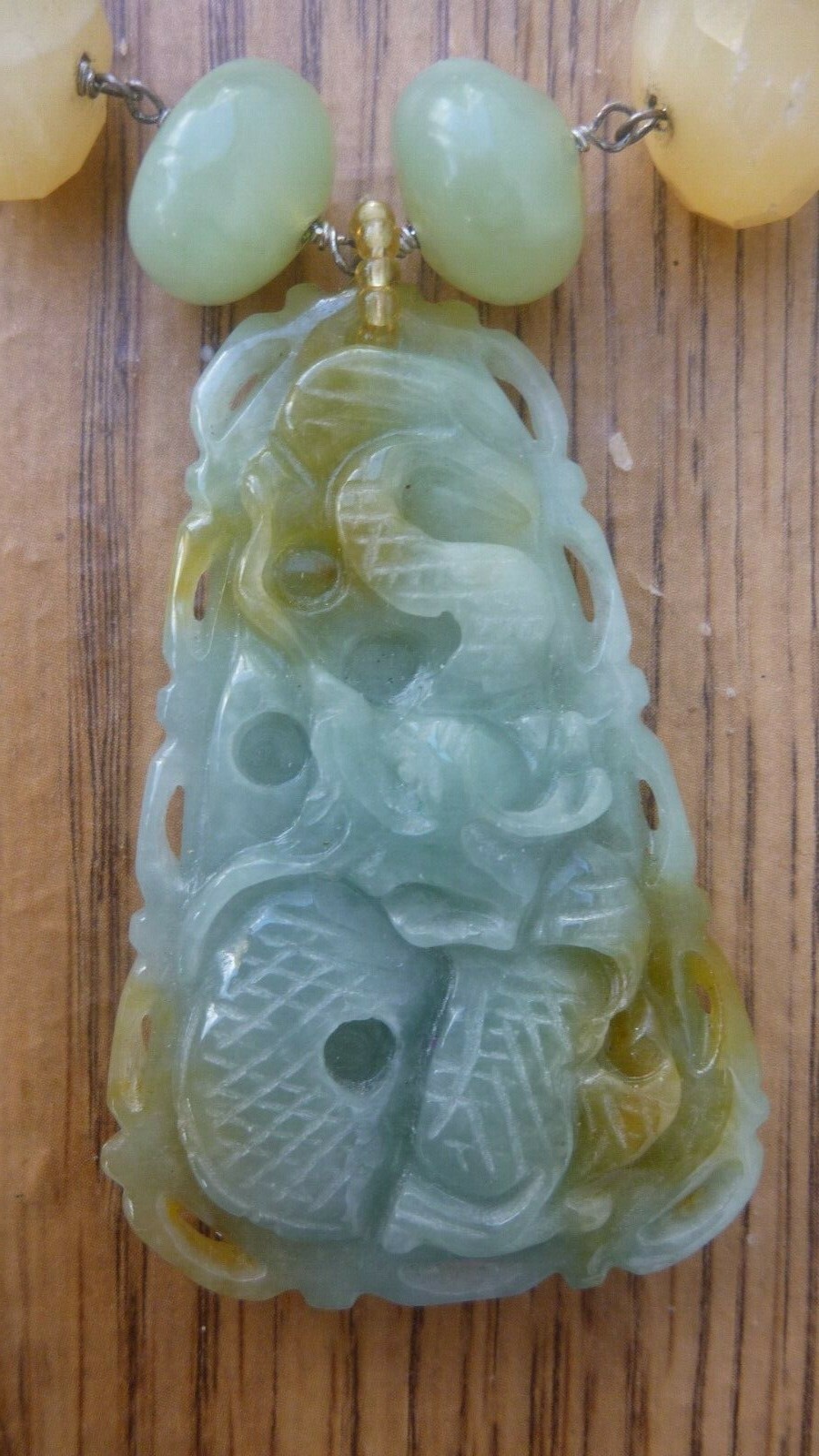 VINTAGE CHINESE JADEITE LIGHT GREEN BROWN CARVED PENDANT JADE SILVER NECKLACE