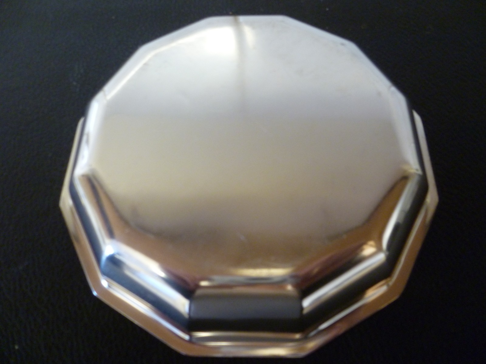 A VINTAGE DODECAGONAL SHAPE SILVER PLATED DECANTER STAND. EPNS WINE BOTTLE STAND