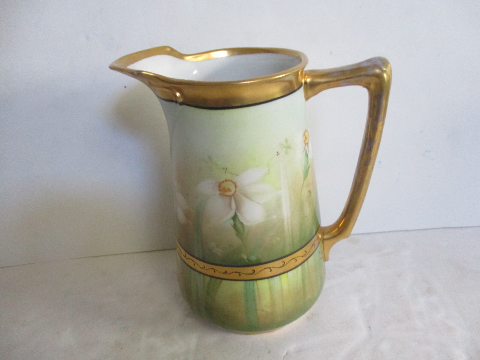 E.W. DONATH STUDIOS Artist SIGNED / HAND PAINTED DAISY DESIGN PITCHER